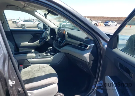 2023 Toyota Highlander Le z USA, uszkodzony, nr VIN 5TDKDRBH5PS503292